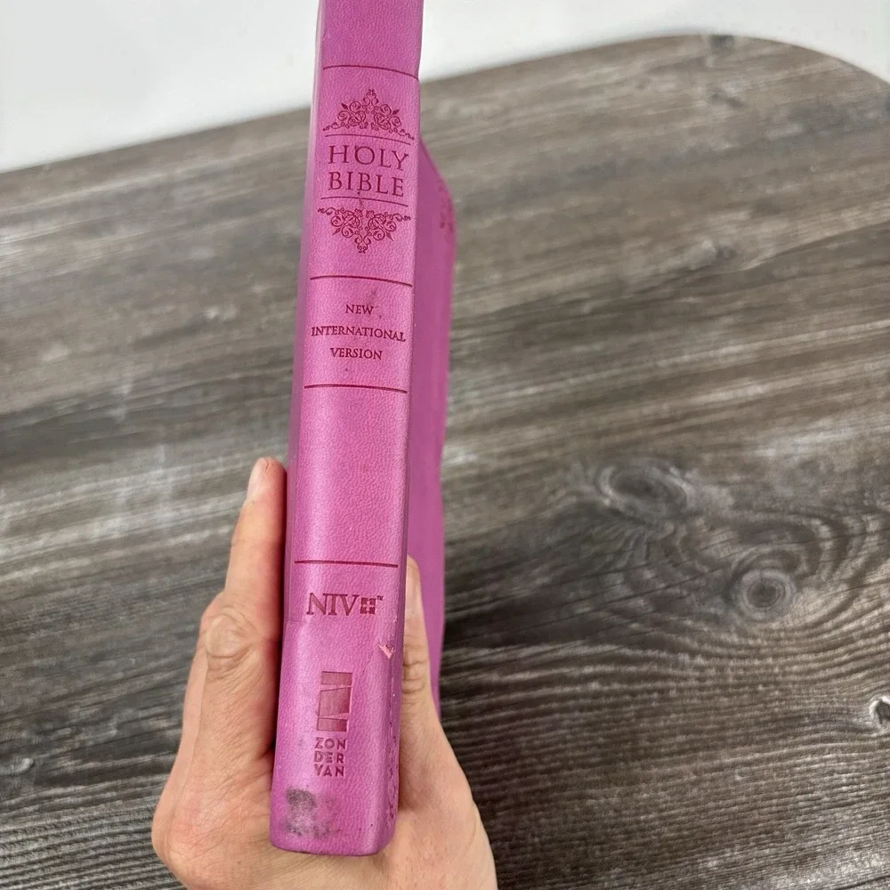 The Holy Bible Thinline NIV New International Version pink Duo Tone Zindervan